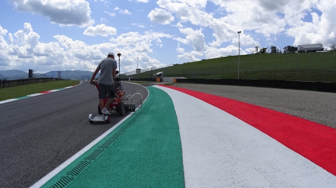 Circuits Moto Gp and Formula 1 - ROAD MARKING MACHINES